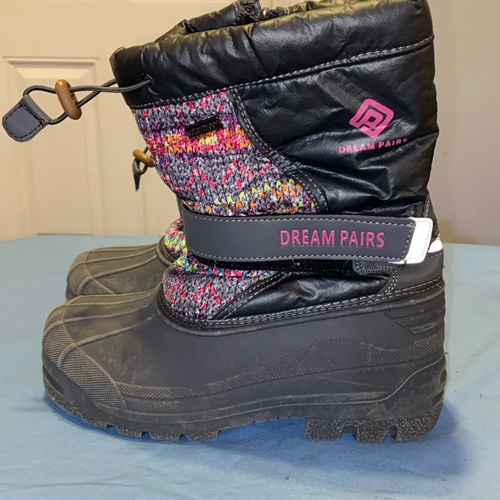 Girl’s sz. 2 Dream Pairs winter boots, some wear